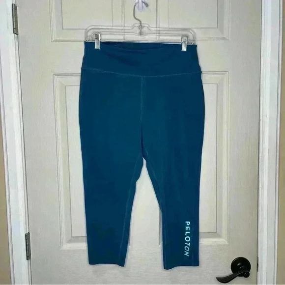 Peloton Women's Teal Blue Essential
Capri Workout Leggings Size XL - Picture 1 of 7